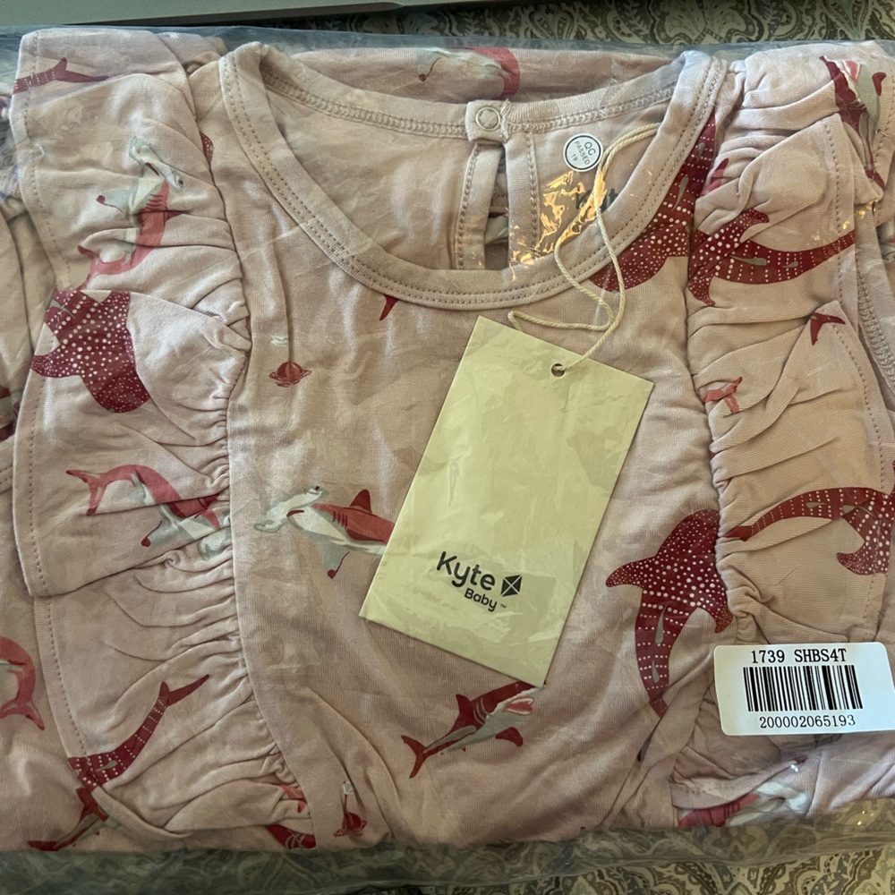 Kyte BABY NWT bubble romper in blush shark, size 4T